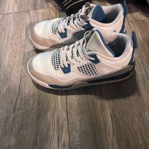 Like new Jordans Military Blue 4s (Retro)